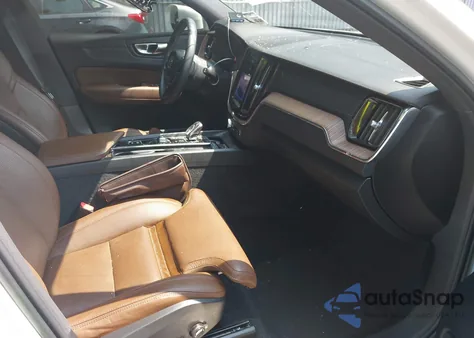 2022 Volvo Xc60 B5 Inscription z USA, uszkodzony, nr VIN YV4L12RL7N1091897